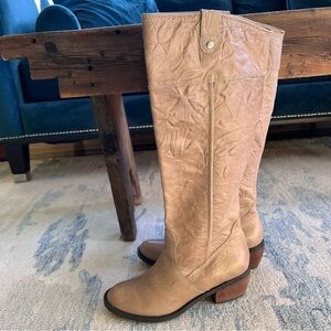 Gianni Bini Western Cowboy Tan Embossed Leather Tall Riding Boots Size 9.5 EUC